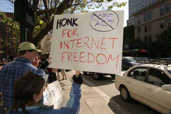 honk_for_internet_freedom_1.jpg 