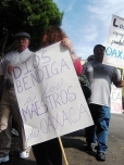 200_protesta_consulado-la2.jpg