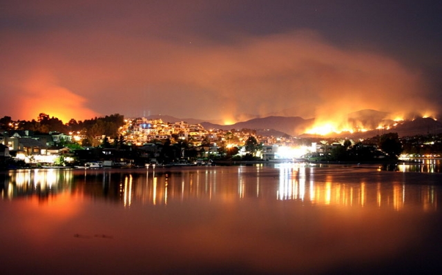640_800px-santiago_fire_seen_from_mission_viejo_october_2007_cropped.jpg 