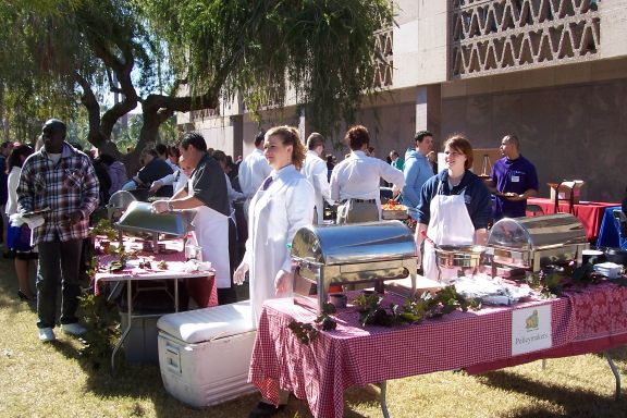 disability_day-state_capitol-phx_az_2-6-08_food_line_1.jpg 