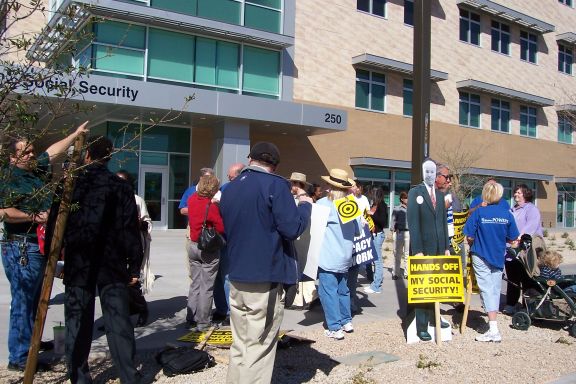 seniors_protest_mccain_at_s.s.office_3-7-08_overview_2.jpg 