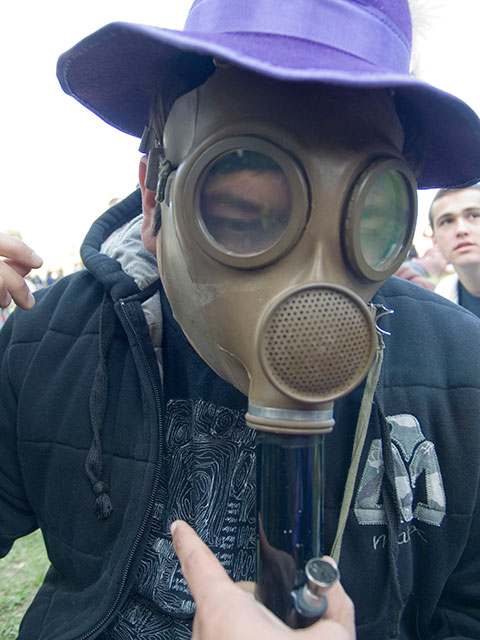 gas-mask_4-20-08.jpg 
