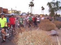 ride_of_silence_bicyclists_tempe_5-21-08_rest_2.jpg