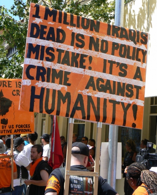 640_12_berkeley_marine_recuiting_protests_20.jpg