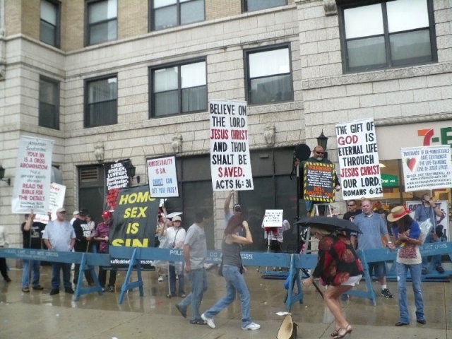 640_12._bigots02.jpg