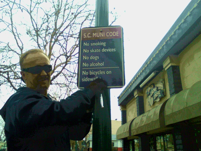 640_new_no_smoking_signs_going_up_in_santa_cruz__ca._pacific_ave._dec_16_2009_photo_by_becky_johnson.jpg 