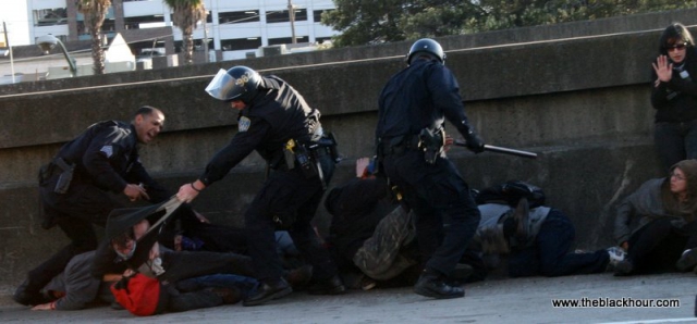 640_police-attack-880-education-protestors-6.jpg 