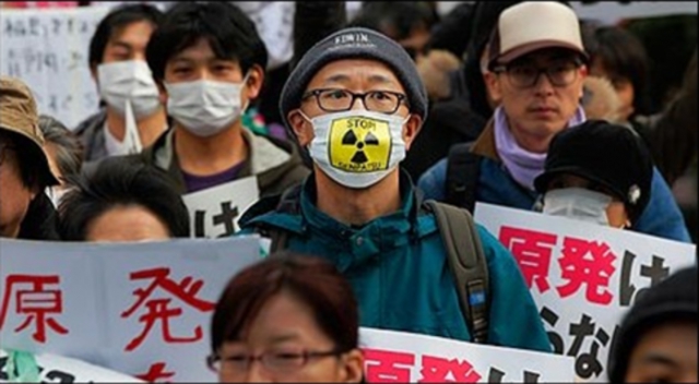 640_japan_anti-nuclear_demonstrators.jpg 
