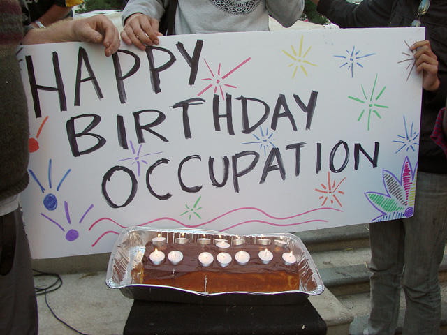 occupyoakland-day015-birthday-102211-08.jpg 
