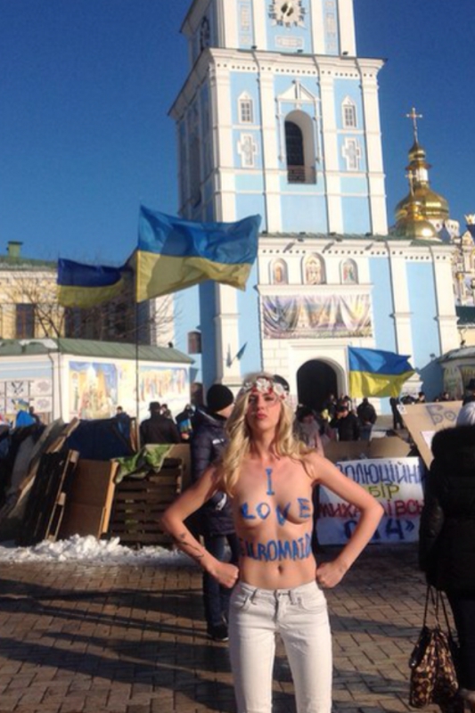 800_femen_leader_ievgeniia_kraizman_-_i_love_euromaidan.jpg 