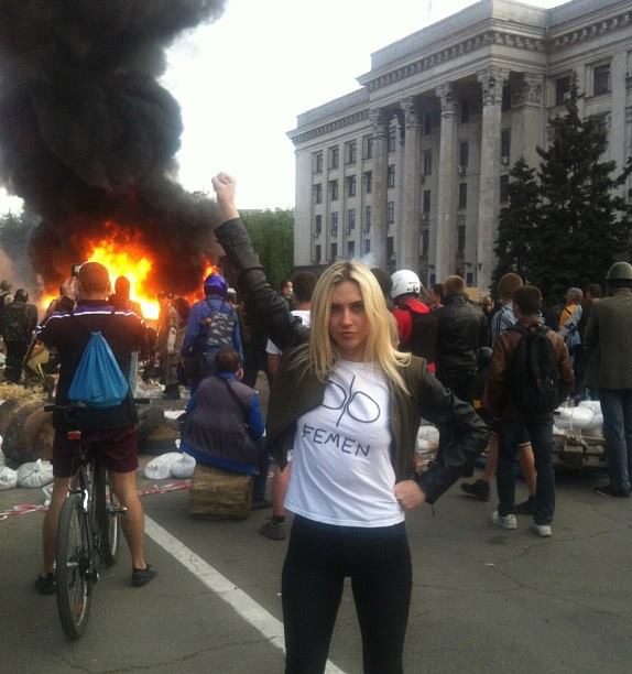 femen-leader-ievgeniia-kraizman-poses-at-the-scene-of-the-may-2nd-odessa-massacre.png 