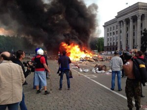 maidan-2-may-odessa-antimaidan-burning-by-city-hall-300x225.jpg 