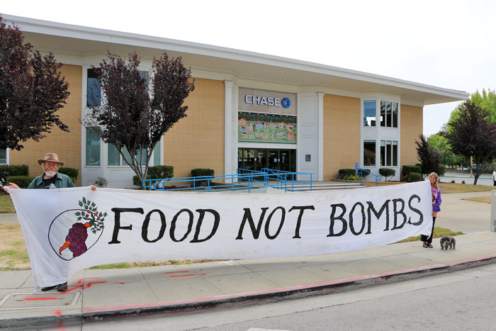 food-not-bombs-independence-day-santa-cruz-2014-8.jpg 