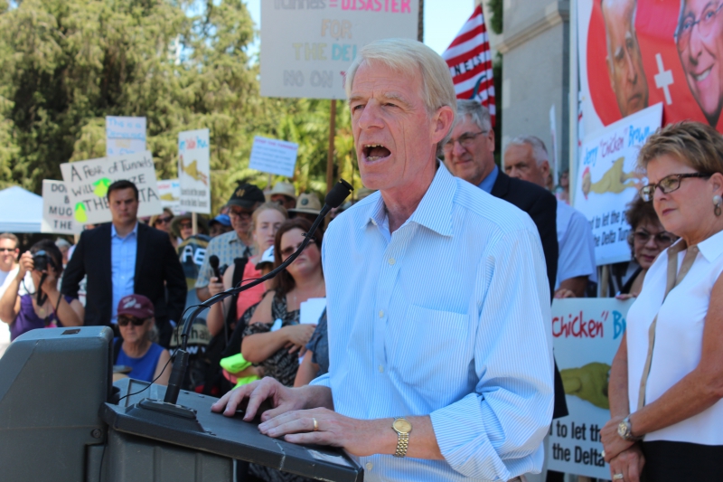 800_assemblyman_roger_dickson_at_yesterday_s_rally_against_the_tunnels.jpg 
