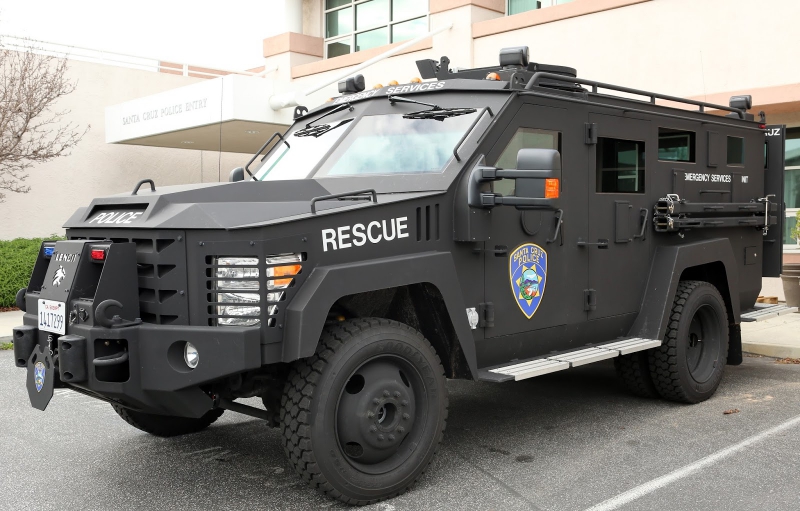 800_lenco_bearcat_santa_cruz_police_armored_vehicle_1.jpg 