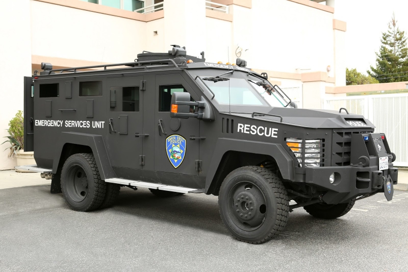 800_lenco_bearcat_santa_cruz_police_armored_vehicle_2.jpg 