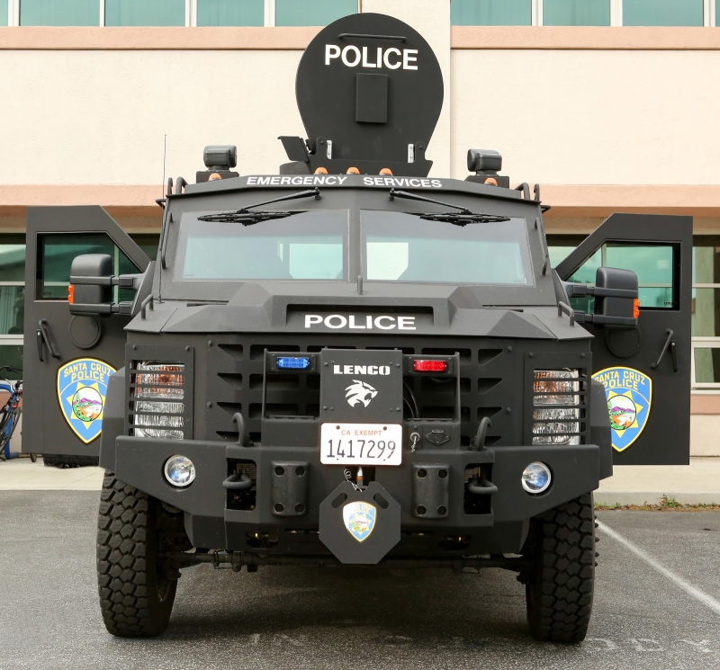 800_lenco_bearcat_santa_cruz_police_armored_vehicle_5.jpg 