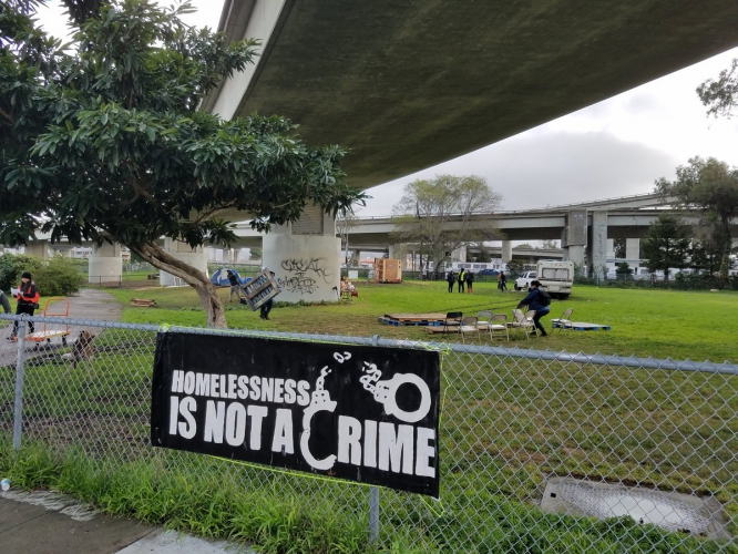 sm_homelessness-not-a-crime.jpg 