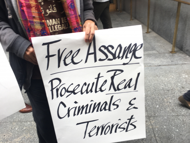 sm_free_assange_prosecute.jpg 