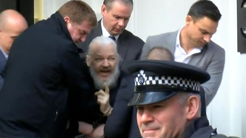 sm_assange_arrested.jpg 