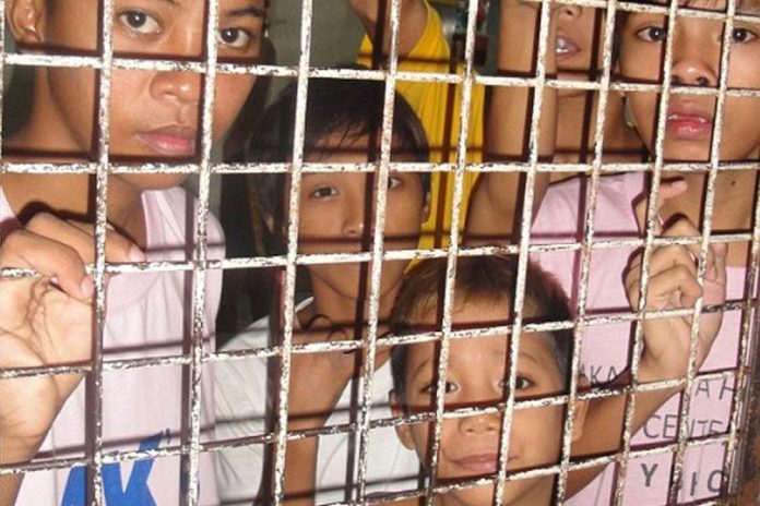 children-cages-696x464_1.jpg 