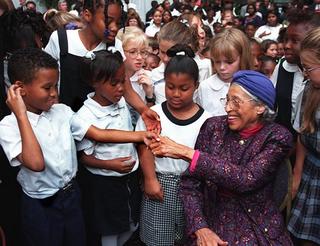 rosa_parks_and_the_children_1.jpg 
