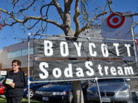 Black Friday Mall Shoppers Informed of SodaStream's Connection to Occupied Palestine