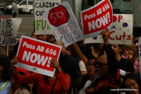 Hundreds Oppose Obama Visit, City Hall Demonstrator Demand an End to Education Budget Cuts