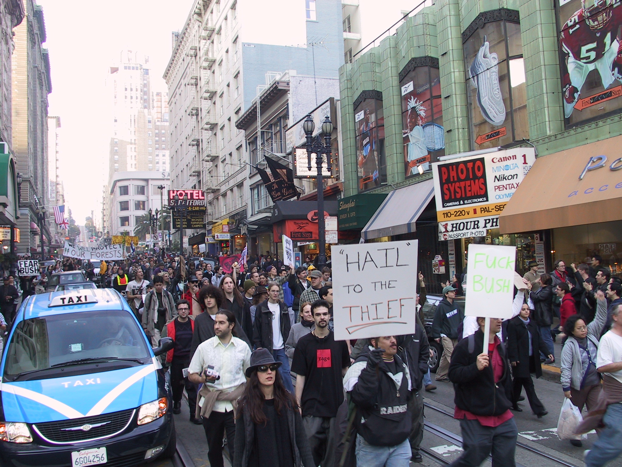 j20_protest_march_on_powell_st..jpg 