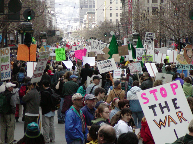 crowd3.jpgi97213.jpg 