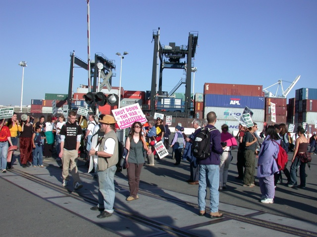 dscn3497.oaklanddockprotest-picketaplcranes.medium.jpg 