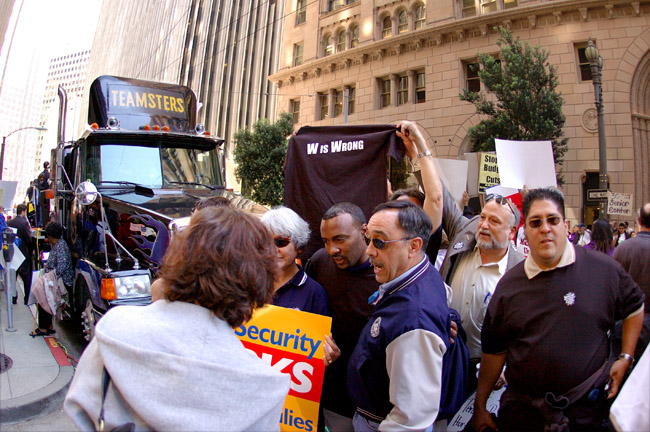 teamster_truck_and_crowd_0181.jpg 