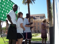 dream_for_darfur_touch_rally-capitol-phx_az_11-17-07_runners_on_stage_1.jpg