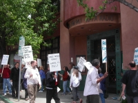 200_kpfa_picketers.jpg