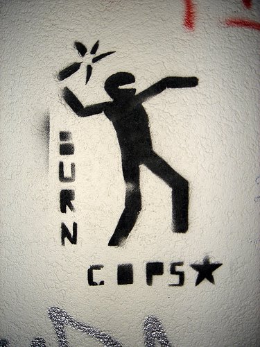 burn_cops-726846.jpg 