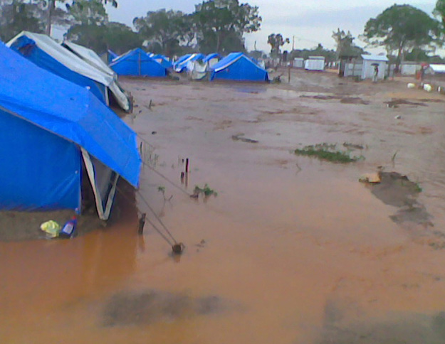 idp_camp_vavuniya_flood_tamilnational_01.jpg 