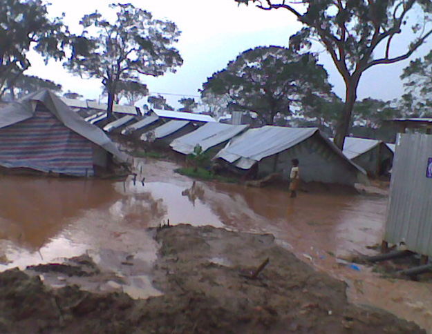 idp_camp_vavuniya_flood_tamilnational_03.jpg 