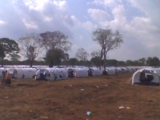 idp_tents_with_up_to_40_people_per_tent.jpg 