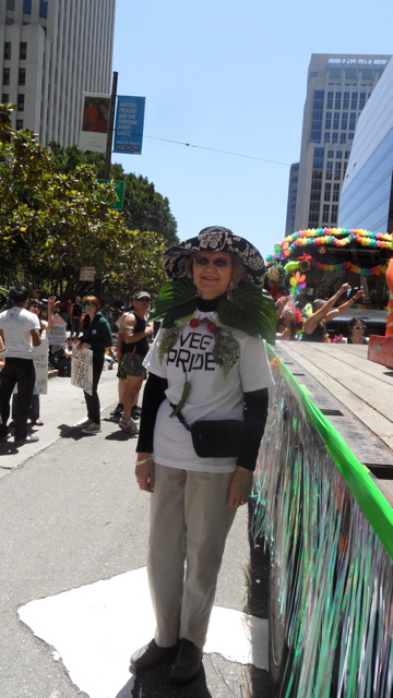 sf-pride-peta-animal_protection-vegetarian_community_contingent-062611_-_37.jpg 