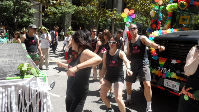 sf-pride-peta-animal_protection-vegetarian_community_contingent-062611_-_39.jpg 