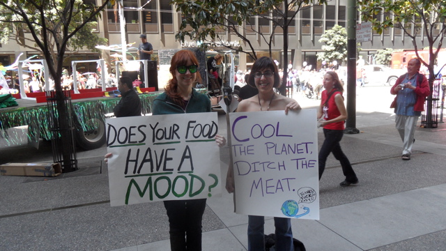 sf-pride-peta-animal_protection-vegetarian_community_contingent-062611_-_4.jpg 