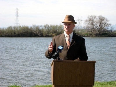 waterbill_pressconf_20090804_1106636824_1.jpg 