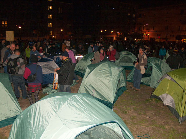 tent-occupation-begins_11-19-11.jpg 