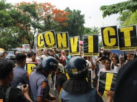 2012-convict-renato-corona-gloria-arroyo.jpg