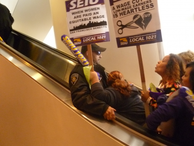 800_seiu1021_workers_on_elevator2-14-13.jpg 