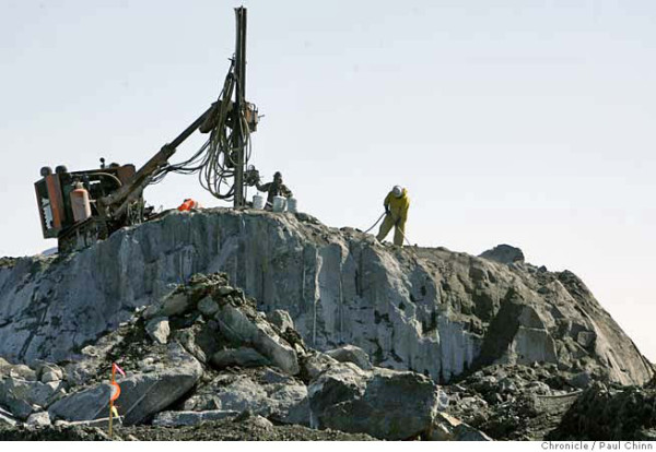 lennar_excavation_hp-shipyard-lennar-drilling-032907-by-paul-chinn-chron.jpg 