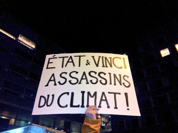 20160125-nddl-etat-vinci-assassins-du-climat.jpg 