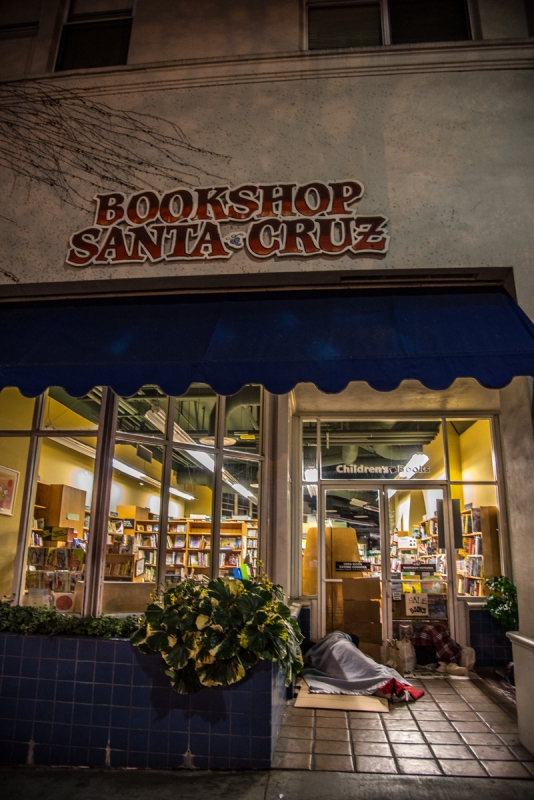 800_santa-cruz-homeless-police-2-bookshop.jpg 