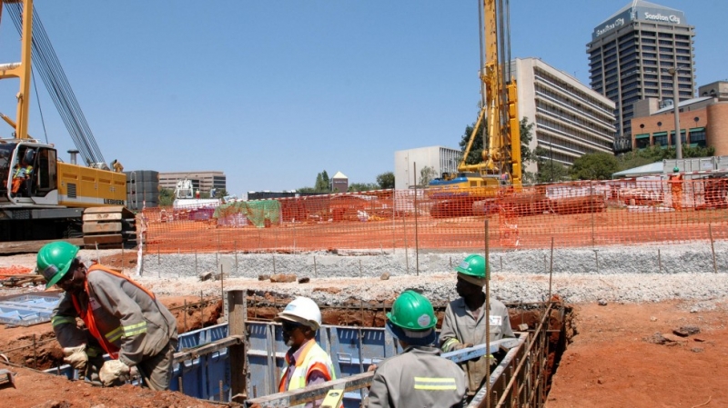 sm_chinese_construction_workers_in_south_africa.jpg 