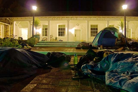 homeless-santa-cruz-city-hall_8-16-07.jpg